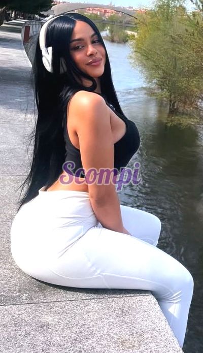Laura, Compi Mujer en Ourense